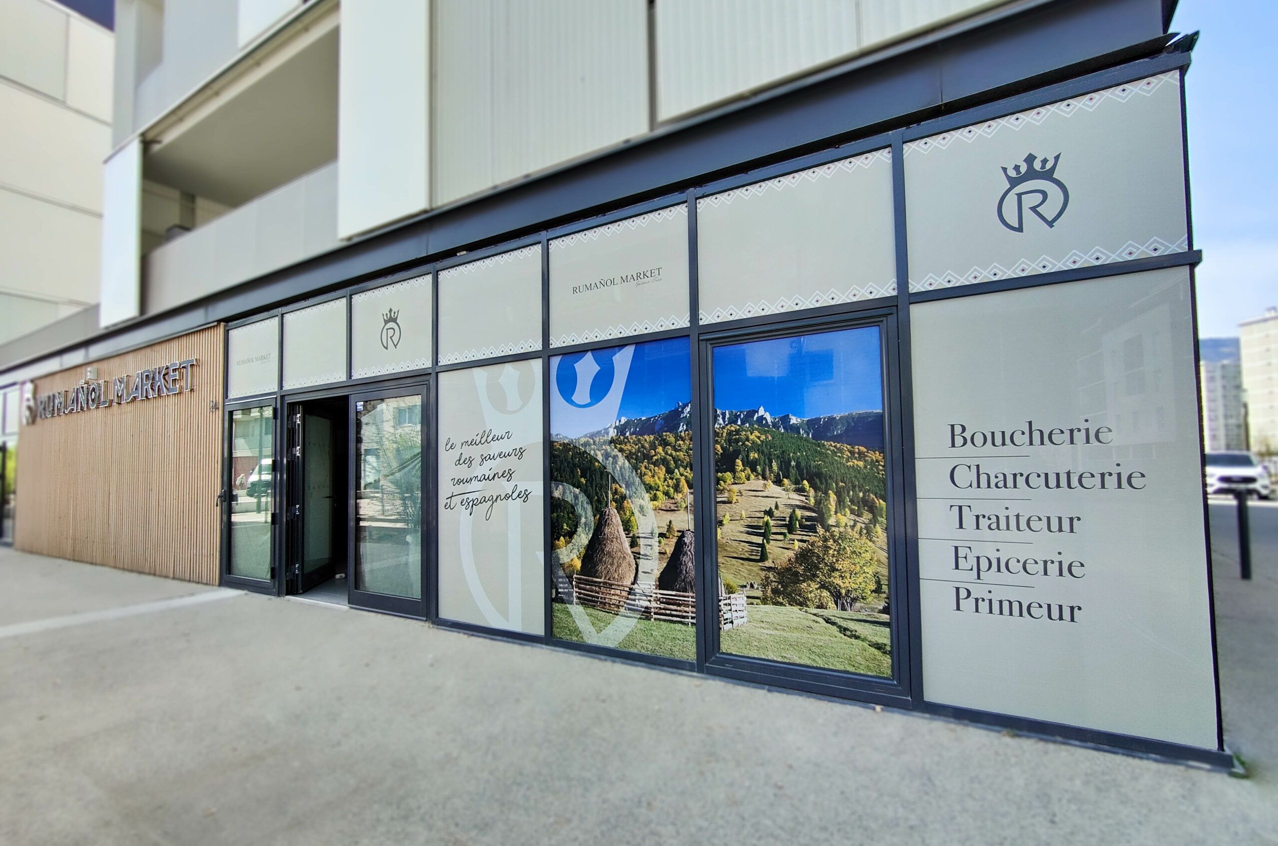 Vitrine - Enseigniste à Voiron