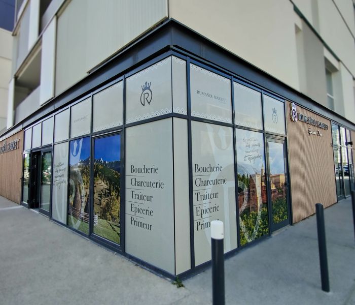 Décoration de vitrine - Enseigniste en Isère