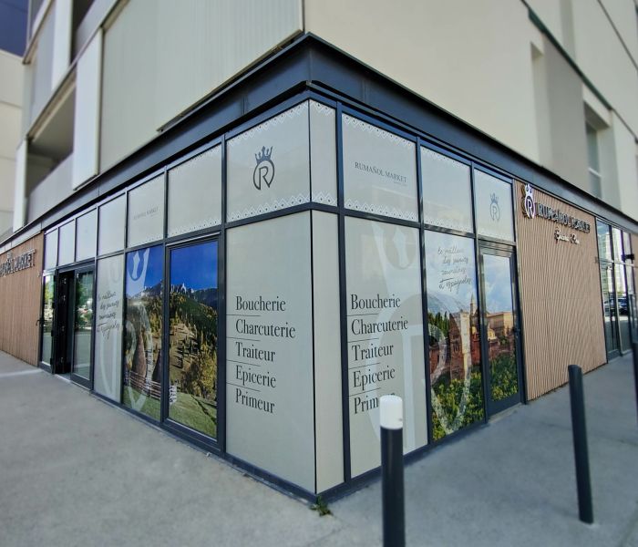 Décoration de vitrine - Enseigniste en Isère